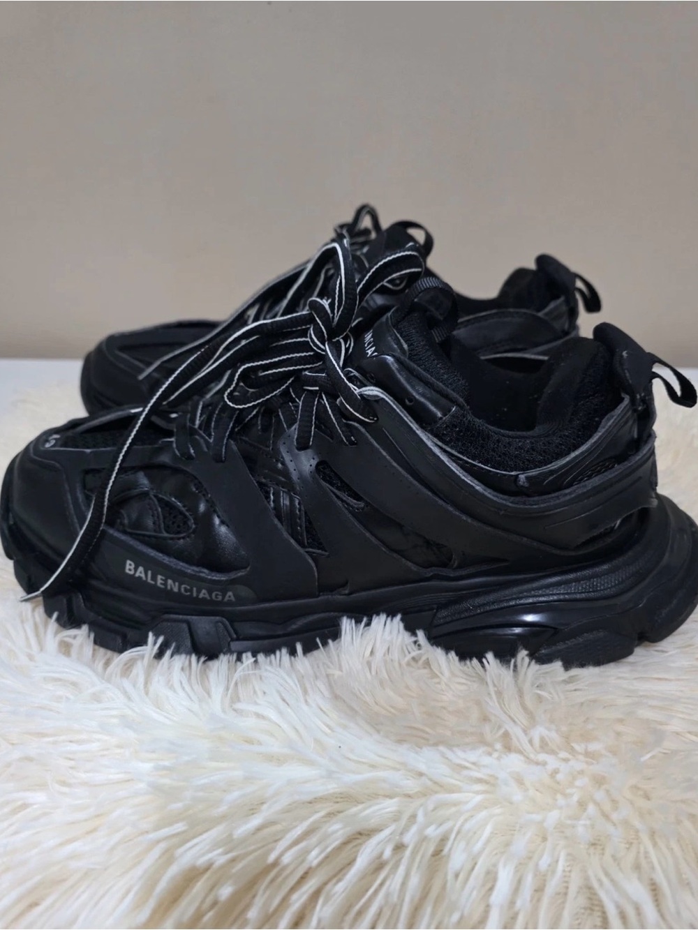 Men's All-Black Track-Style Sneakers - Picture 2 of 5